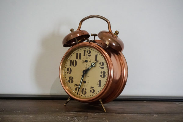 Réveil vintage cuivre – Image 2