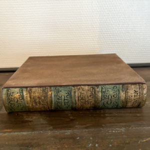 Boite en forme de livre