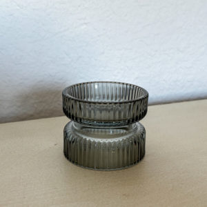 Bougeoir gris en verre